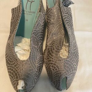 Thierry Rabotin Gray Patterned Sandals